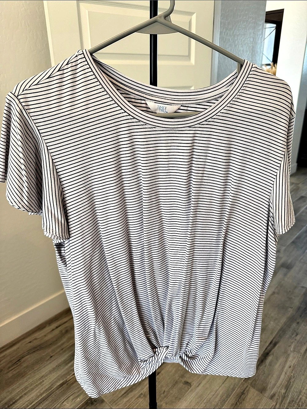 Time and Tru Short Sleeve Knot Front Stripe T-Shirt White & Black XL